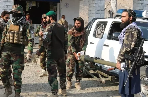 Chứng khoán Pakistan sụp đổ