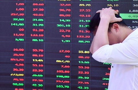 Chứng khoán dự báo tiếp tục giảm do chiến sự Trung Đông, nhà đầu tư nên làm gì?