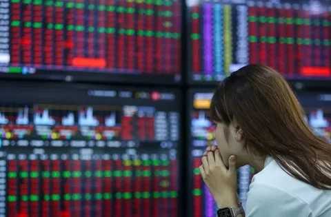 Chứng khoán đi ‘tàu lượn’