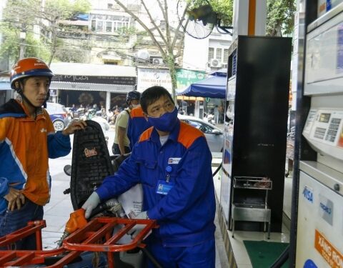 15h chiều 5/3, giá xăng, dầu đồng loạt bật tăng đột biến