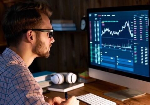 Khối ngoại bán mạnh cổ phiếu FPT, thu về 1.660 tỷ đồng chỉ trong tuần đầu tháng 3