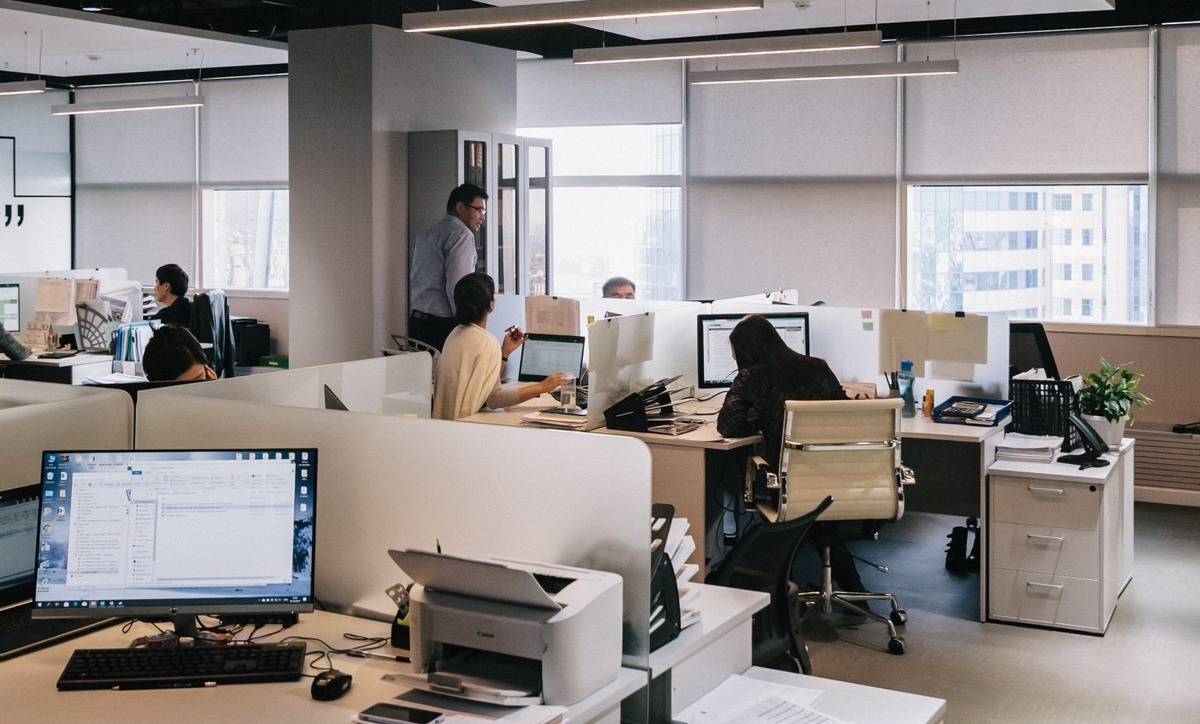 Tưởng AI sẽ thay lao động phổ thông trước, nhưng dữ liệu mới lại chỉ sang một nhóm nghề khác