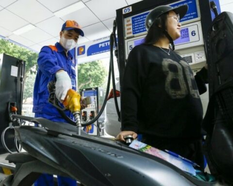 Giá xăng, dầu đồng loạt tăng từ 15h ngày 7/3