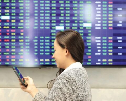 Thị trường rung lắc ngắn hạn, cơ hội dài hạn vẫn còn