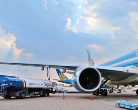 Hàng không chao đảo vì giá nhiên liệu bay