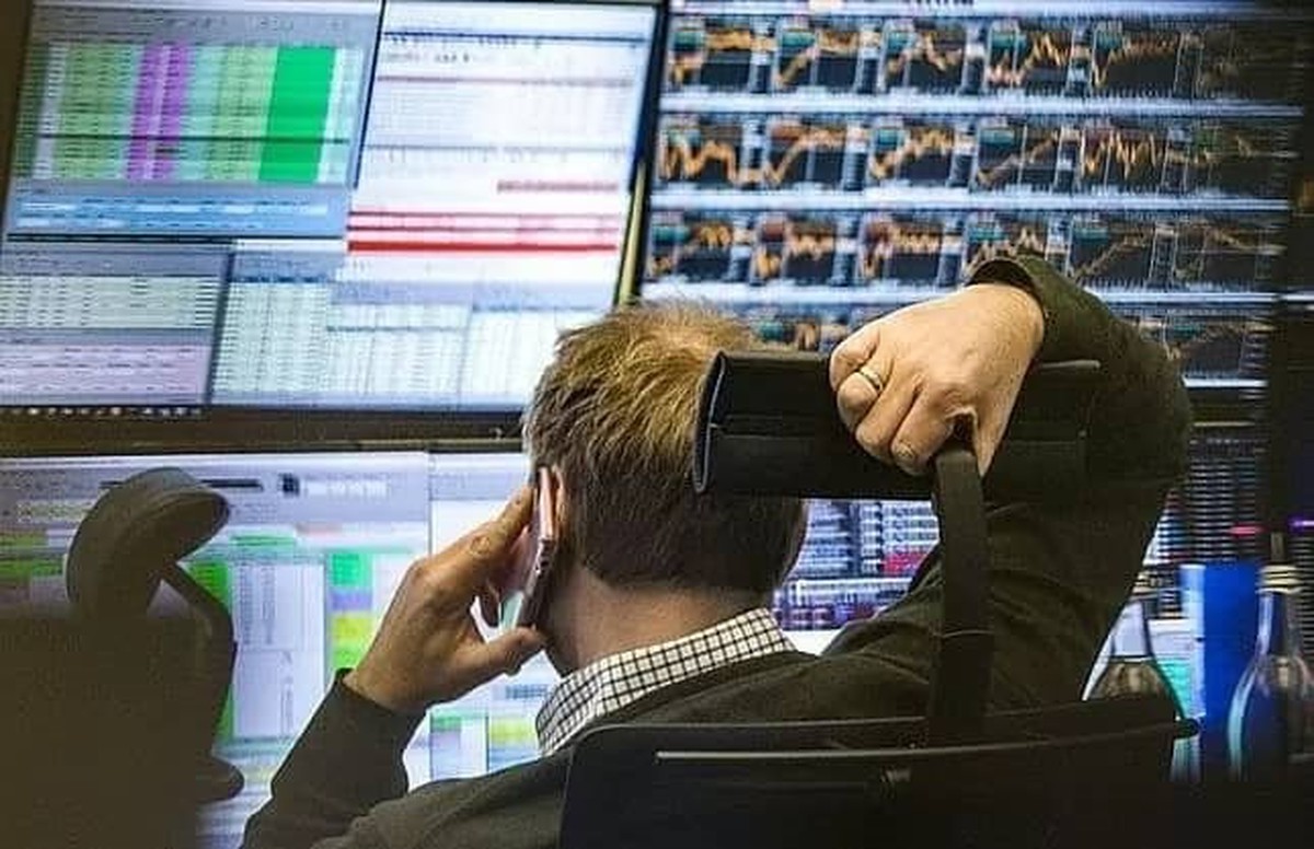 Phiên 12/3: Khối ngoại bán ròng hàng trăm tỷ đồng, “tung” 250 tỷ gom một cổ phiếu VN30