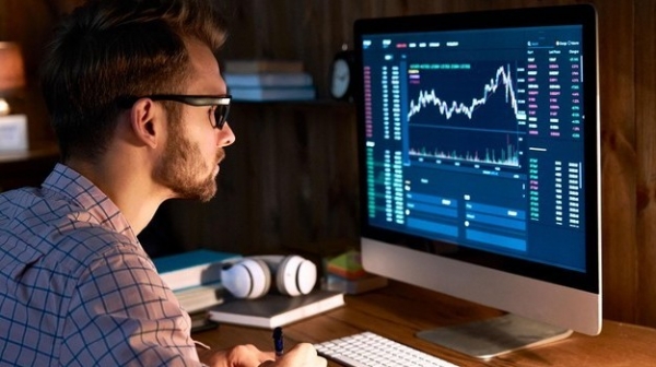 Khối ngoại bán ròng hơn 200 tỷ đồng, tiếp tục giải ngân mạnh vào MWG