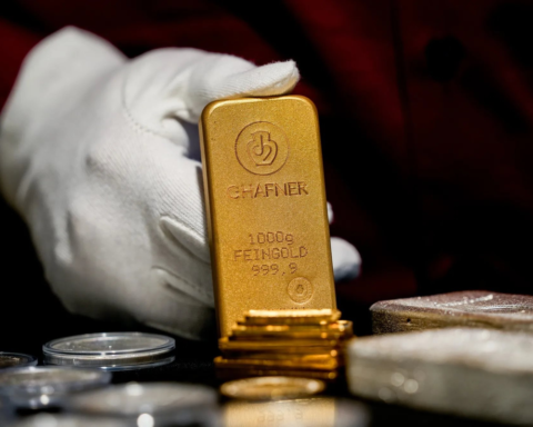 Gần 30 tấn vàng rời kho một tổ chức từ đầu tháng 3, điều gì đang xảy ra?