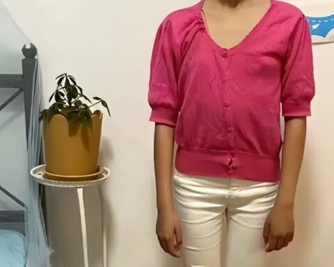 Chiếc quần khiến một bà mẹ bị chê cười: Cho con gái mặc như này, khác nào “tạo điều kiện” để con bị bắt nạt!