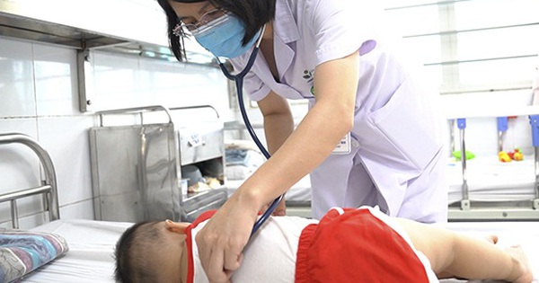 Bệnh tay chân miệng có kiêng tắm không