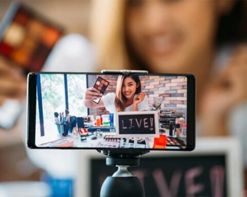 Từ 2.200 đồng/phút: AI Streamer ảo đang “vắt kiệt” 18 tiếng traffic chết, đe dọa nhân sự nghề livestream