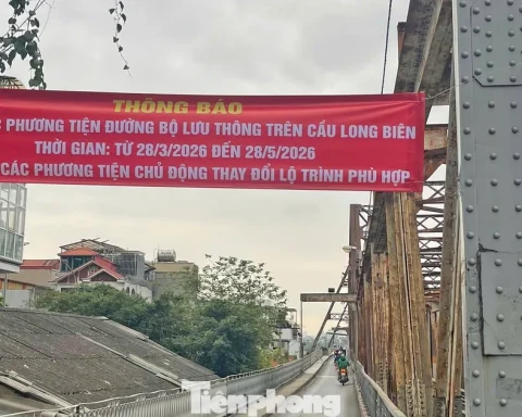 Cấm xe qua cầu Long Biên trong 2 tháng, người dân di chuyển thế nào?