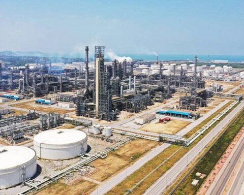 Tin vui: Nhà máy lọc dầu lớn nhất Việt Nam thông báo đủ nguồn cung tối ưu công suất