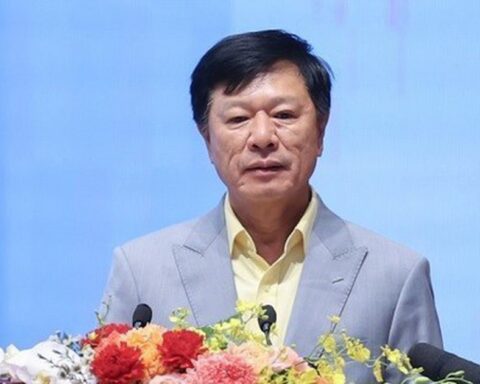 Vợ chồng Chủ tịch Trương Anh Tuấn đăng ký nhận hàng chục triệu cổ phiếu HQC để hoán đổi nợ