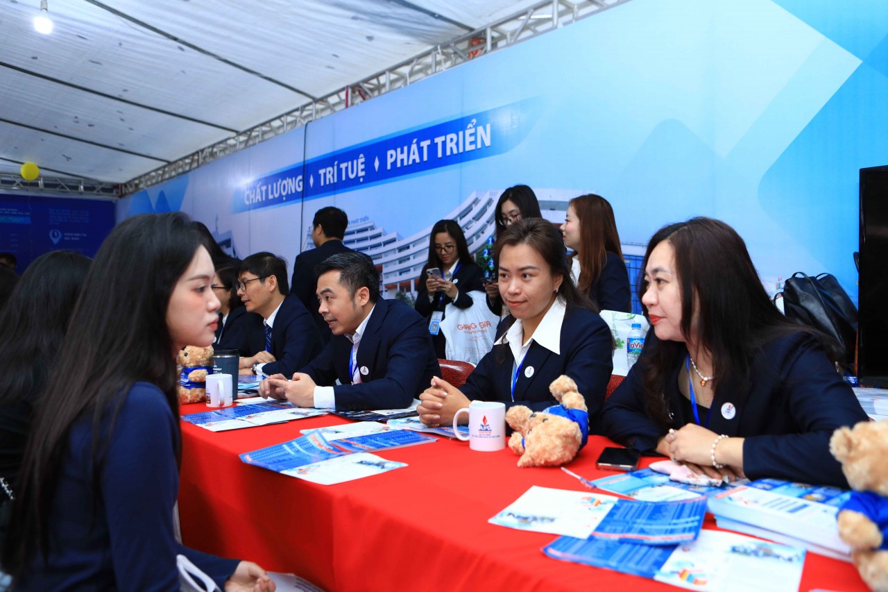 Học viện Chính sách và Phát triển đồng hành cùng học sinh tại Ngày hội Tư vấn tuyển sinh – Hướng nghiệp 2026 Học viện Chính sách và Phát triển đồng hành cùng học sinh tại Ngày hội Tư vấn tuyển sinh – Hướng nghiệp 2026