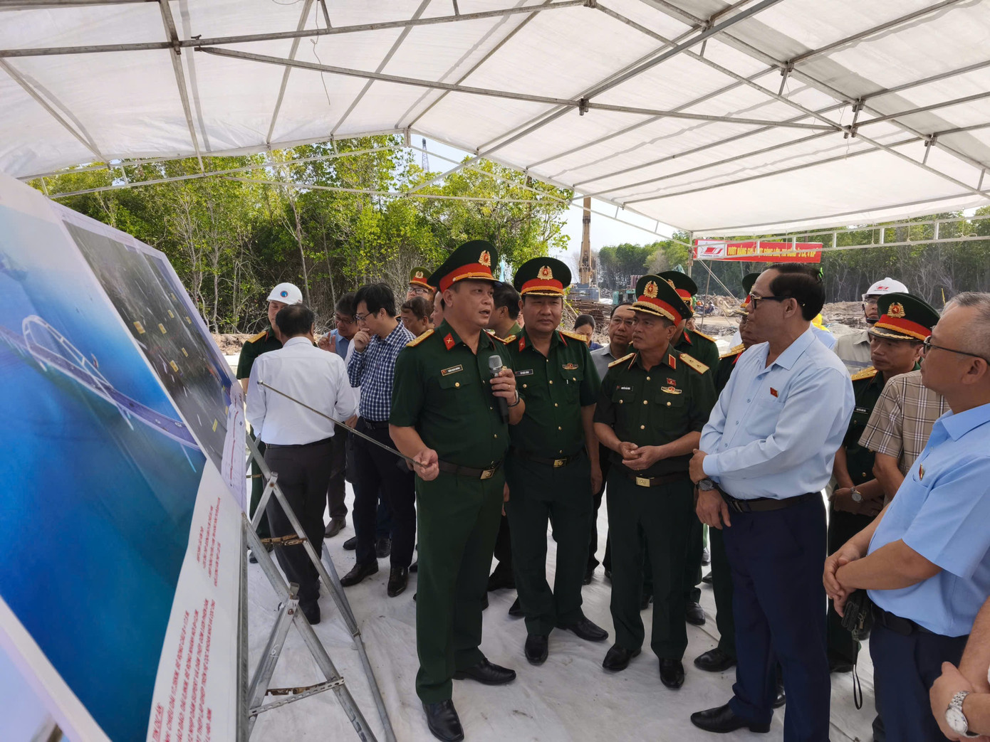 Tiến độ thi công cao tốc về Đất Mũi và cầu vượt biển ra đảo Hòn Khoai- Ảnh 1.