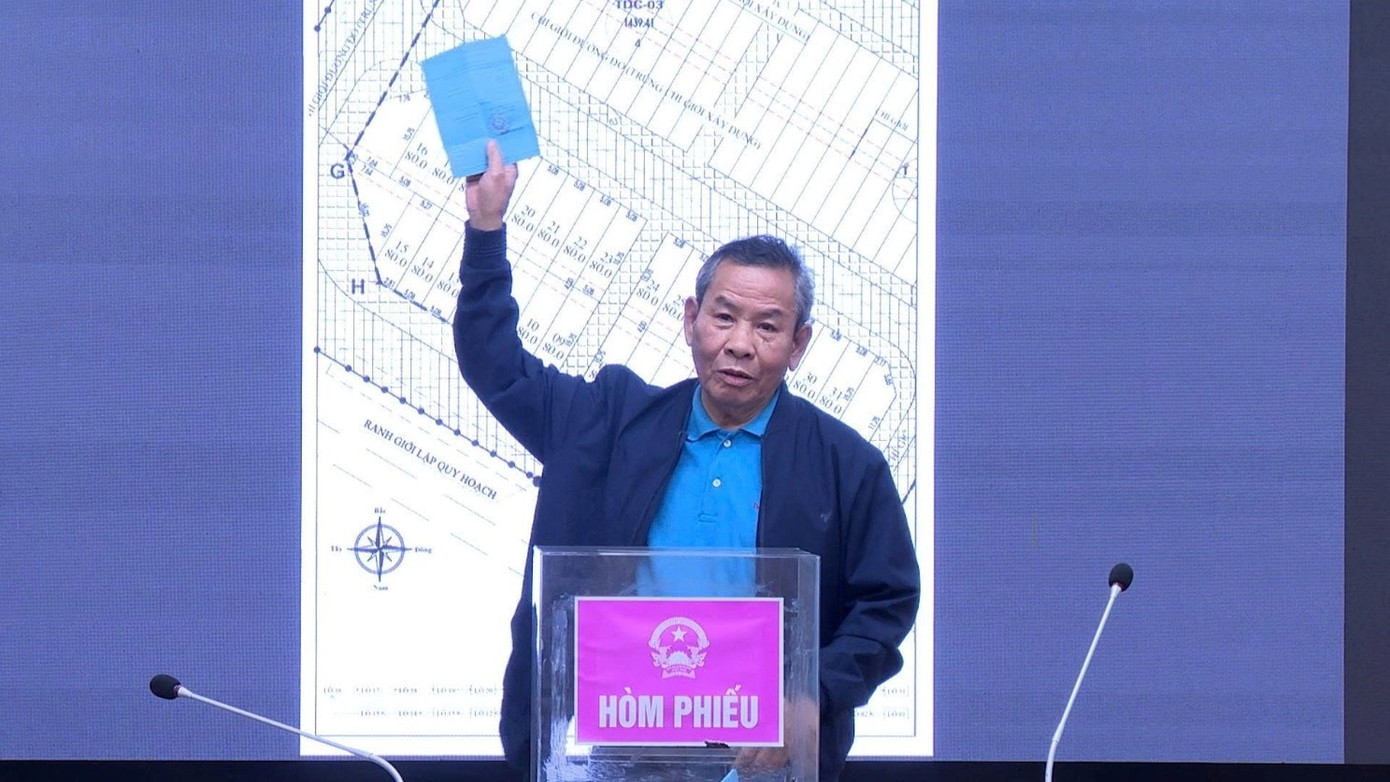 Hà Nội: 22 hộ bốc thăm đất tái định cư dự án đường Vành đai 4- Ảnh 1.