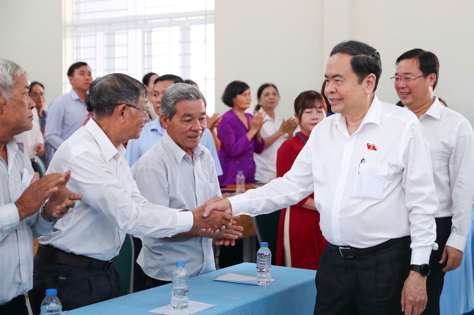 Tiếp xúc cử tri - Ảnh 1.