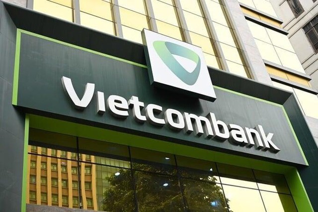 Loạt sếp Vietcombank mua vào cổ phiếu VCB