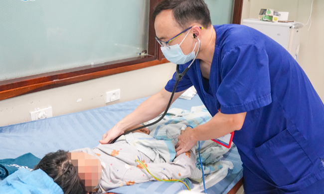 Nhận diện bệnh gây nguy hiểm đến tính mạng trẻ em trong thời gian ngắn nhưng có triệu chứng mệt, đau bụng, nôn, sốt…thông thường- Ảnh 1. Nhận diện bệnh gây nguy hiểm đến tính mạng trẻ em trong thời gian ngắn nhưng có triệu chứng mệt, đau bụng, nôn, sốt…thông thường- Ảnh 1.