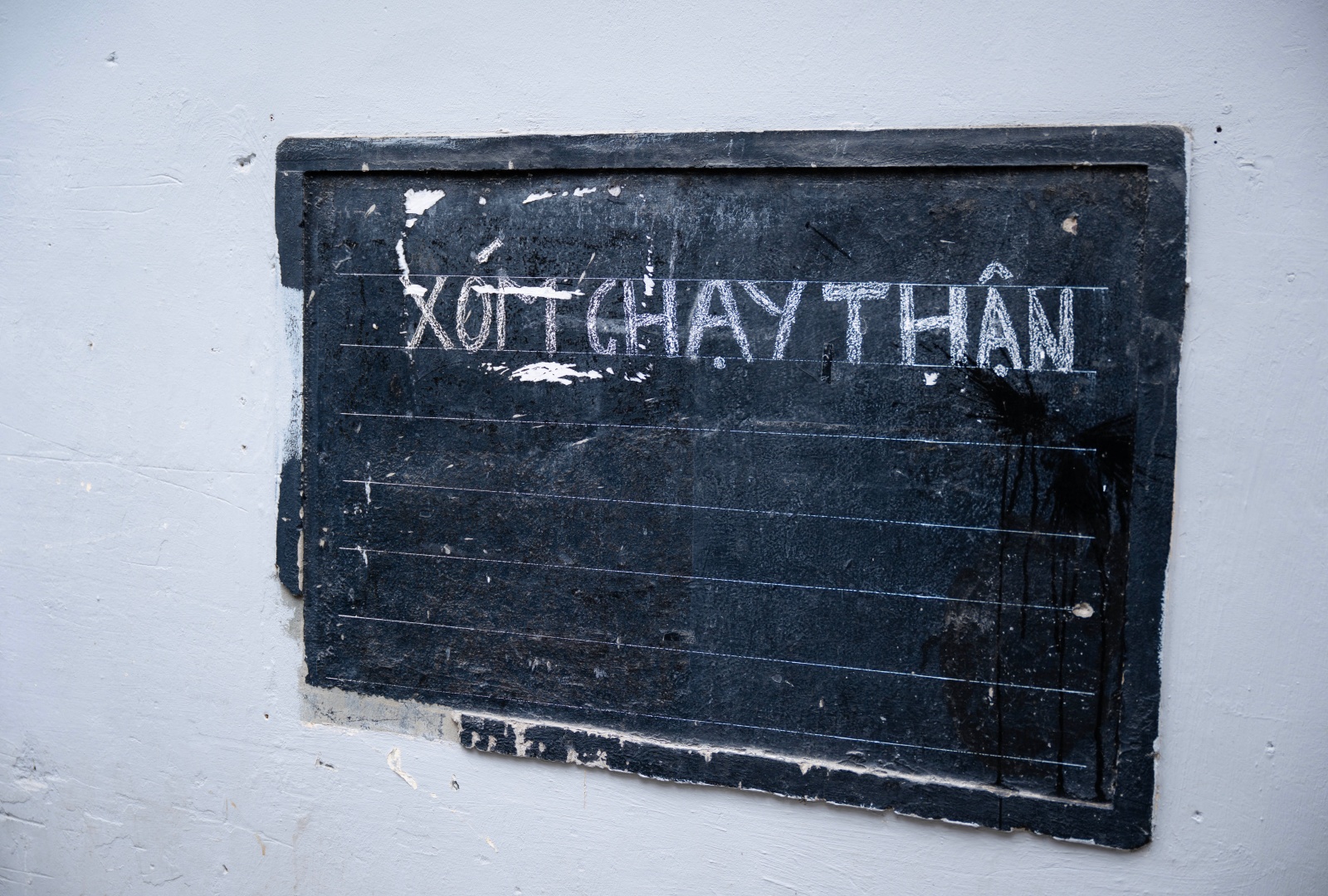 Có một xóm ở Hà Nội, nơi phụ nữ đếm thời gian bằng những ca lọc máu- Ảnh 1.