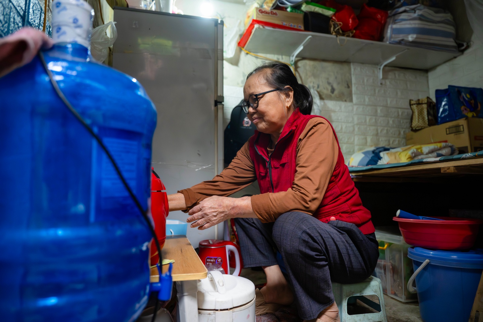 Có một xóm ở Hà Nội, nơi phụ nữ đếm thời gian bằng những ca lọc máu- Ảnh 11.