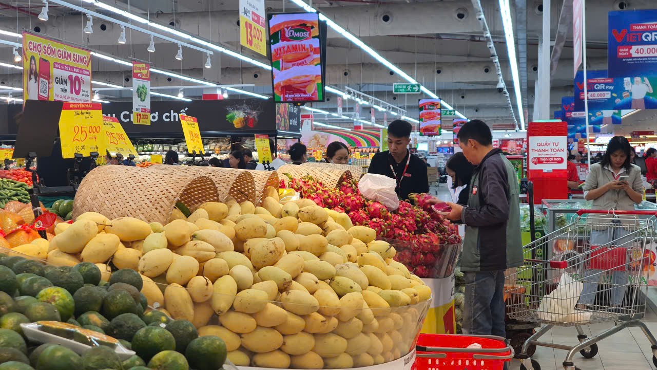 Giá thực phẩm, ăn uống ngoài gia đình và dịch vụ giao thông dịp Tết đẩy CPI tháng 2 tăng 1,14% Giá thực phẩm, ăn uống ngoài gia đình và dịch vụ giao thông dịp Tết đẩy CPI tháng 2 tăng 1,14%