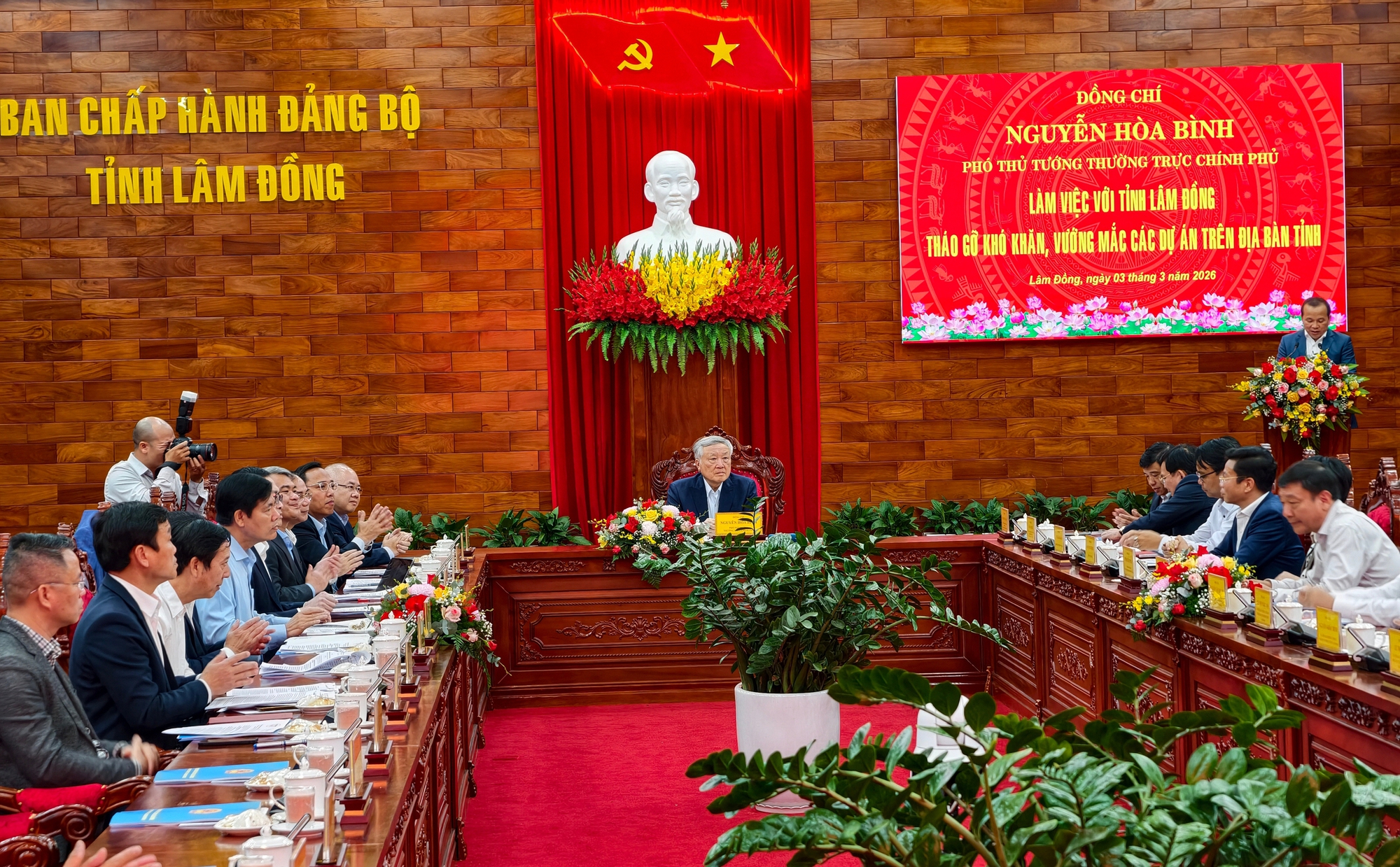 Lâm Đồng kiến nghị tháo gỡ khó khăn tại dự án Sân golf Đồi Cù, King Palace- Ảnh 1. Lâm Đồng kiến nghị tháo gỡ khó khăn tại dự án Sân golf Đồi Cù, King Palace- Ảnh 1.