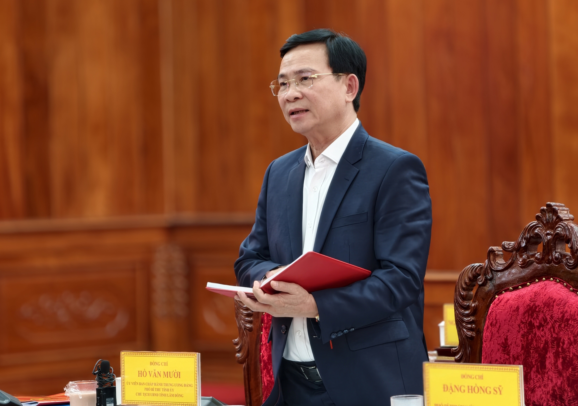 Kiên quyết xử lý các vi phạm để tháo gỡ vướng mắc hàng trăm dự án - Ảnh 1.