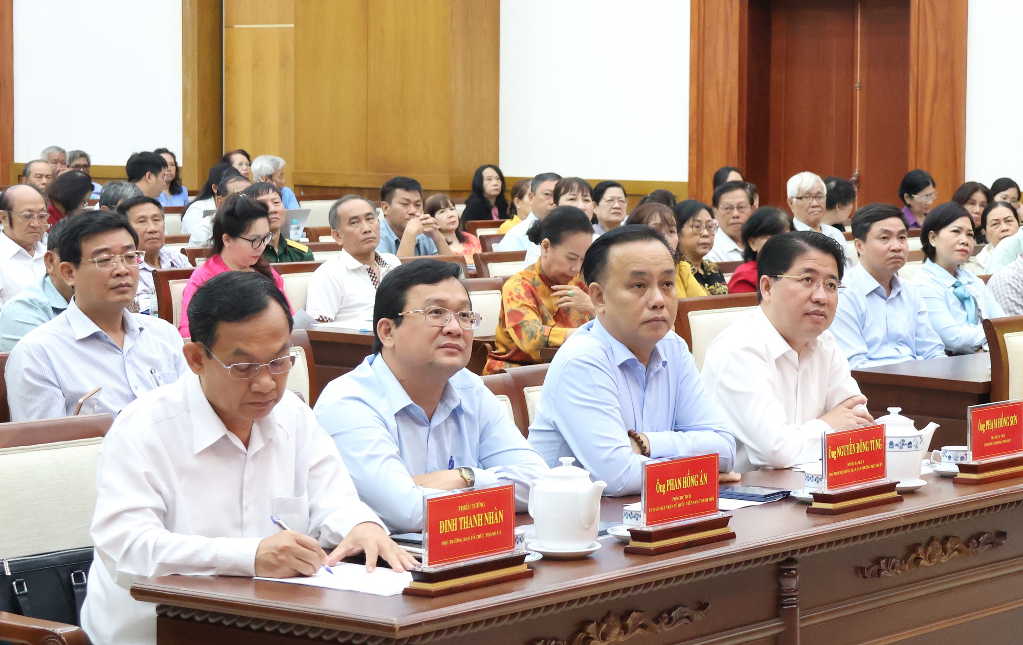 Gặp cử tri trước kỳ bầu cử, Bí thư Trần Lưu Quang chia sẻ hai việc lớn TPHCM phải làm ngay - Ảnh 4.