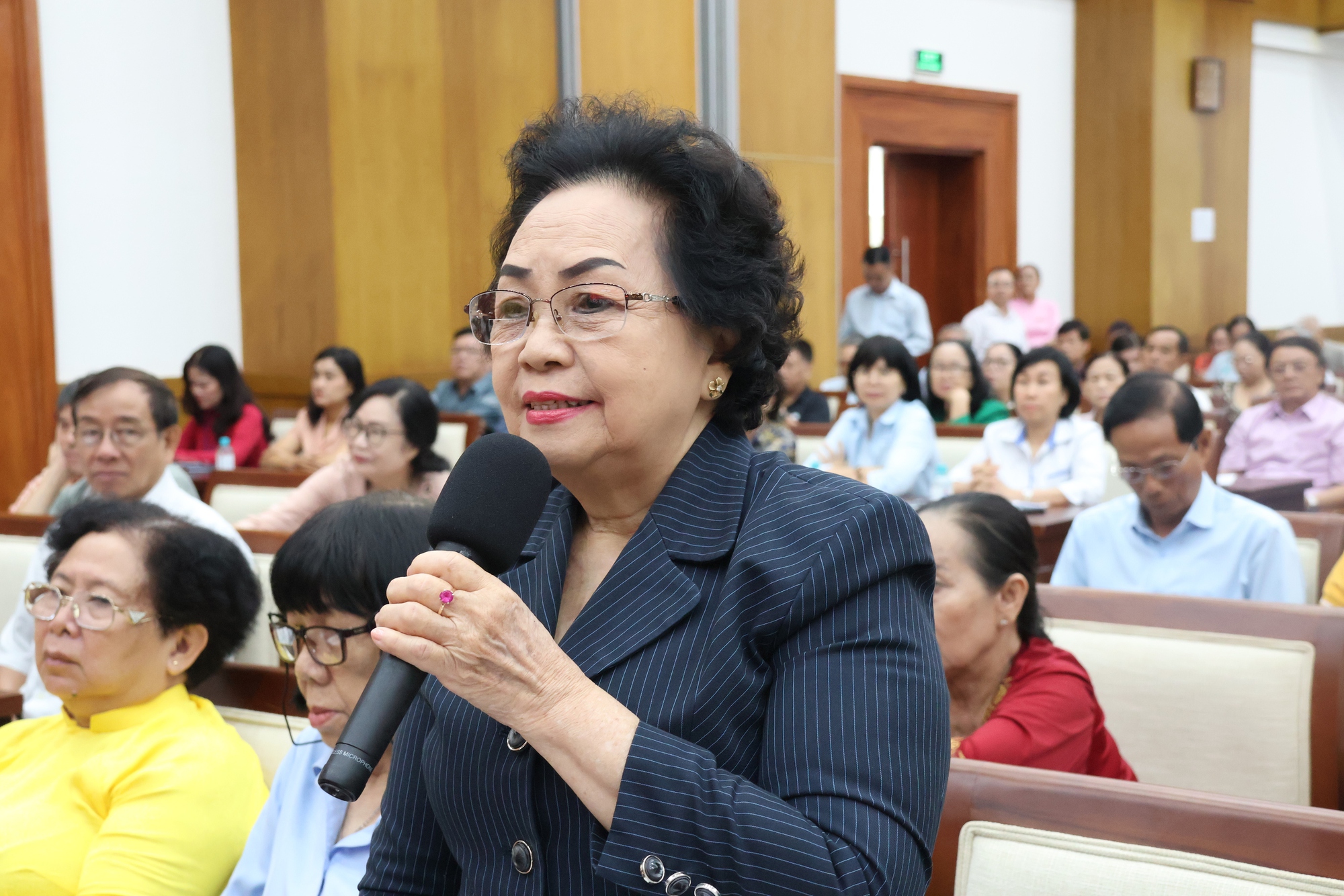 Gặp cử tri trước kỳ bầu cử, Bí thư Trần Lưu Quang chia sẻ hai việc lớn TPHCM phải làm ngay - Ảnh 8.