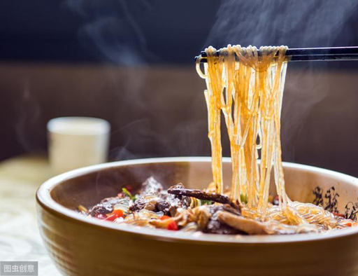 Bác sĩ chia sẻ 5 lợi ích bất ngờ của miến với người tiểu đường, người Việt ăn nhiều mà không hay - Ảnh 2.