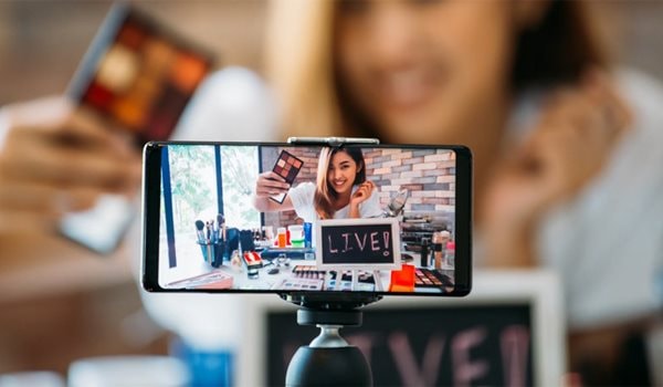 Từ 2.200 đồng/phút: AI Streamer ảo đang 