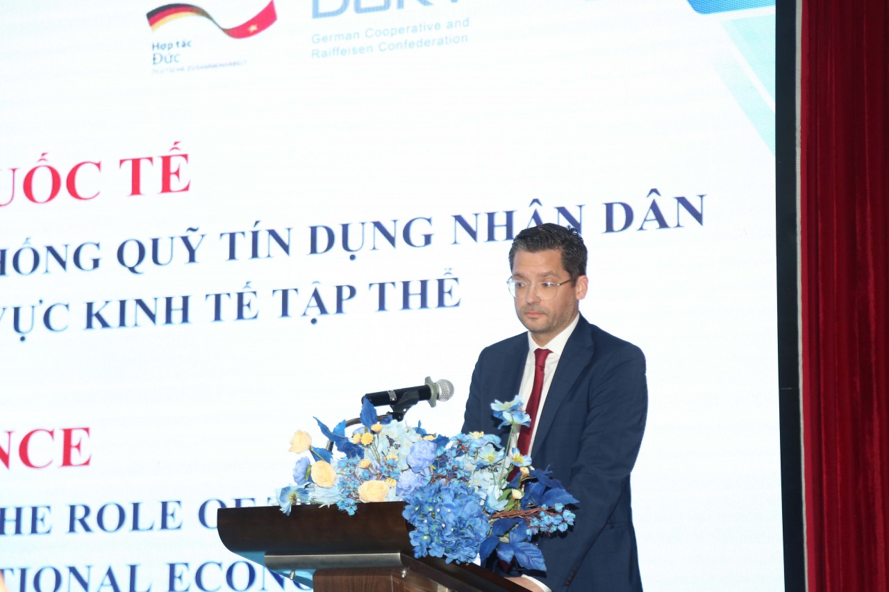 Bàn giải pháp phát triển hệ thống Quỹ Tín dụng nhân dân trong khu vực kinh tế tập thể Bàn giải pháp phát triển hệ thống Quỹ Tín dụng nhân dân trong khu vực kinh tế tập thể