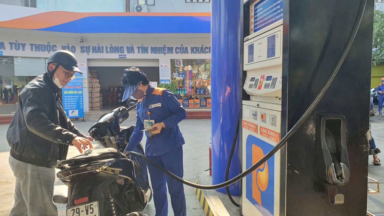 Bộ Công thương ban hành Chỉ thị tăng cường bảo đảm an ninh năng lượng trước biến động tại Trung Đông Bộ Công thương ban hành Chỉ thị tăng cường bảo đảm an ninh năng lượng trước biến động tại Trung Đông