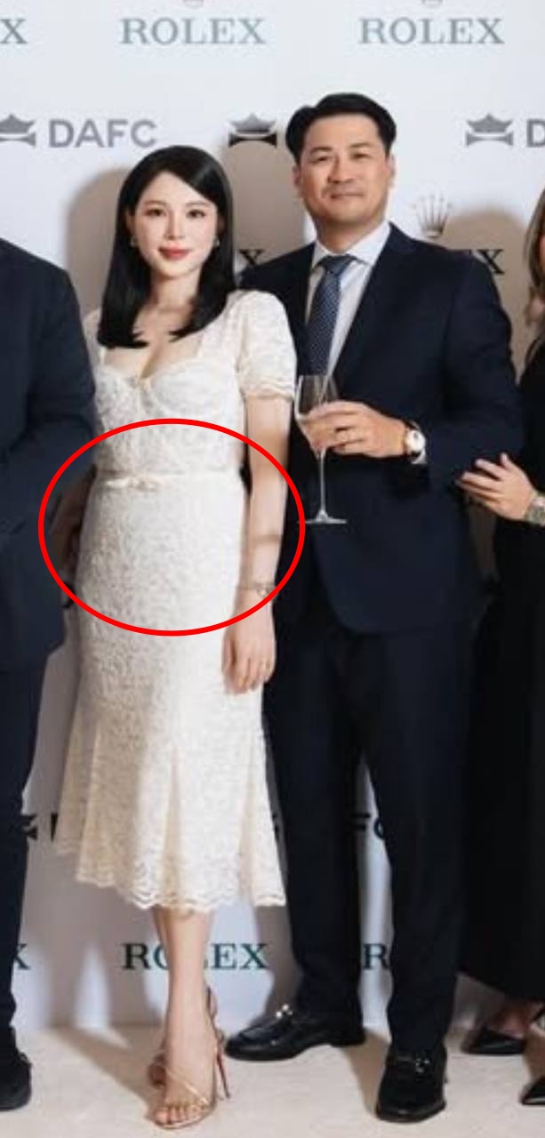 Bức ảnh Tiên Nguyễn đăng làm lộ bí mật Linh Rin - Phillip Nguyễn đang giấu kín?- Ảnh 3.