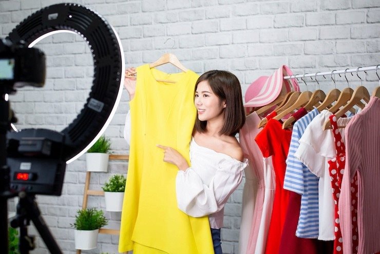 Từ 2.200 đồng/phút: AI Streamer ảo đang 