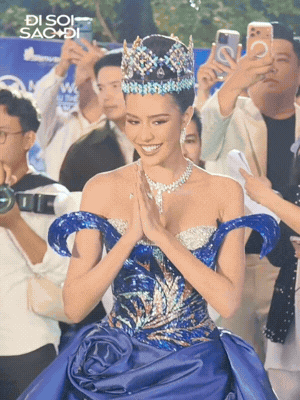 Thảm đỏ Chung kết Miss World Vietnam: Tiểu Vy - Thanh Thuỷ 100 điểm, Ý Nhi tình tứ bên bạn trai, 1 nhân vật xuất hiện thành tâm điểm- Ảnh 5.
