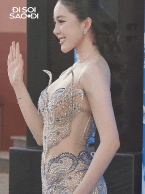 Thảm đỏ Chung kết Miss World Vietnam: Tiểu Vy - Thanh Thuỷ 100 điểm, Ý Nhi tình tứ bên bạn trai, 1 nhân vật xuất hiện thành tâm điểm- Ảnh 9.