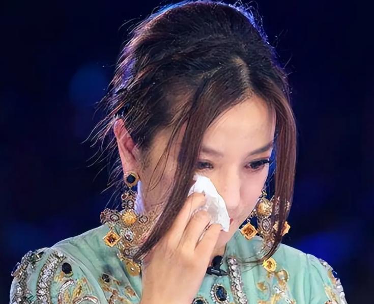 Nữ diễn viên phim giờ vàng bị cấm sóng vô thời hạn: 48 bộ phim bị xoá sổ, 1.900 tỷ biến mất sau 1 đêm- Ảnh 3. Nữ diễn viên phim giờ vàng bị cấm sóng vô thời hạn: 48 bộ phim bị xoá sổ, 1.900 tỷ biến mất sau 1 đêm- Ảnh 3.