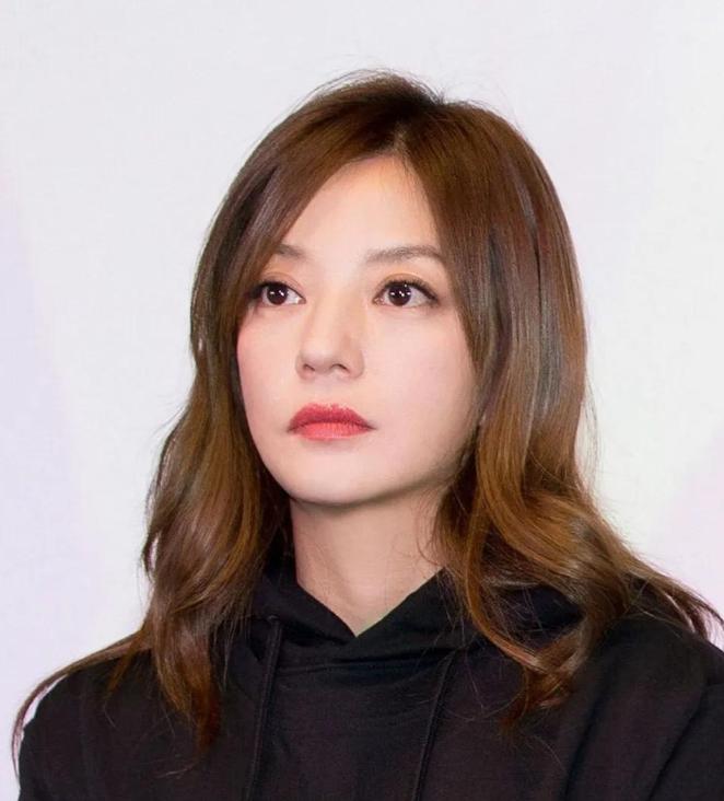 Nữ diễn viên phim giờ vàng bị cấm sóng vô thời hạn: 48 bộ phim bị xoá sổ, 1.900 tỷ biến mất sau 1 đêm- Ảnh 1. Nữ diễn viên phim giờ vàng bị cấm sóng vô thời hạn: 48 bộ phim bị xoá sổ, 1.900 tỷ biến mất sau 1 đêm- Ảnh 1.