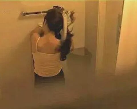 Muốn nổi tiếng đến mức “bán đứng” cả mẹ mình: Những đứa con méo mó đến mức khó tin!