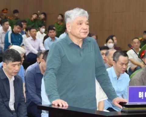 Lời khai về 10 tỷ đồng đặt trước cửa nhà Quyền cục trưởng