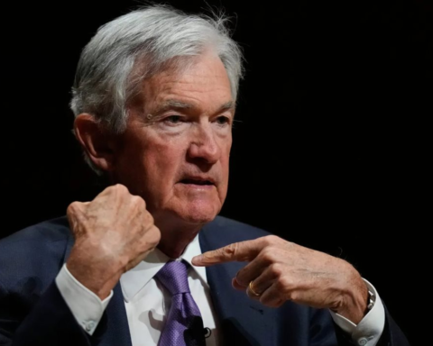 Chủ tịch FED Jerome Powell cảnh báo: Các tập đoàn lớn đang “khao khát” dùng AI để thay thế hàng nghìn nhân sự