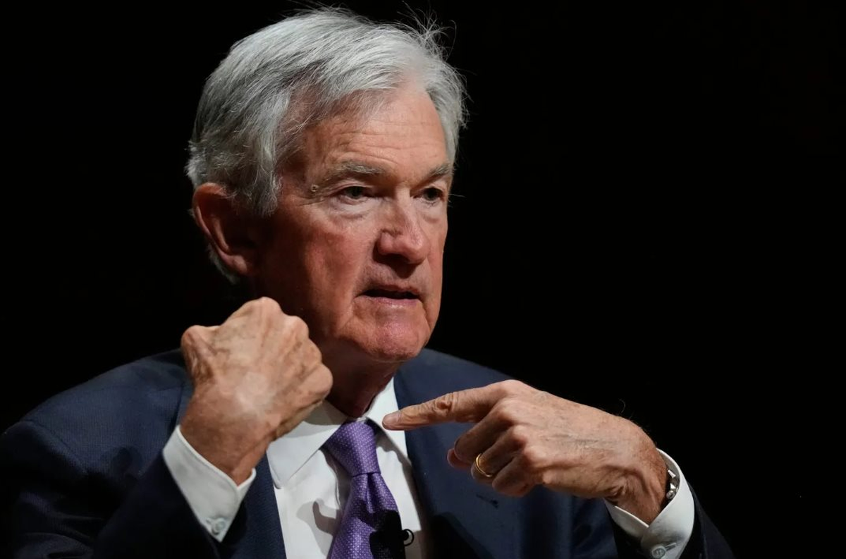 Chủ tịch FED Jerome Powell cảnh báo: Các tập đoàn lớn đang “khao khát” dùng AI để thay thế hàng nghìn nhân sự