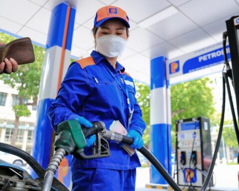 Tạm ứng 8.000 tỷ đồng từ nguồn tăng thu cho Quỹ Bình ổn giá xăng dầu