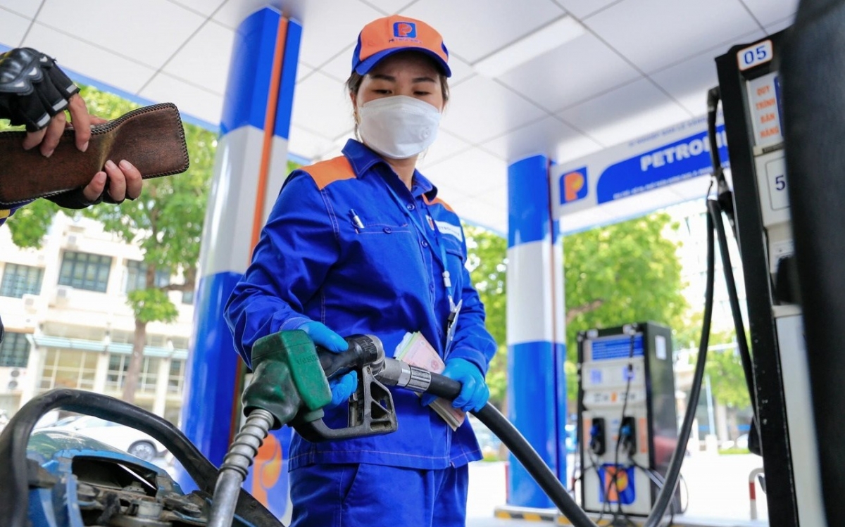 Tạm ứng 8.000 tỷ đồng từ nguồn tăng thu cho Quỹ Bình ổn giá xăng dầu