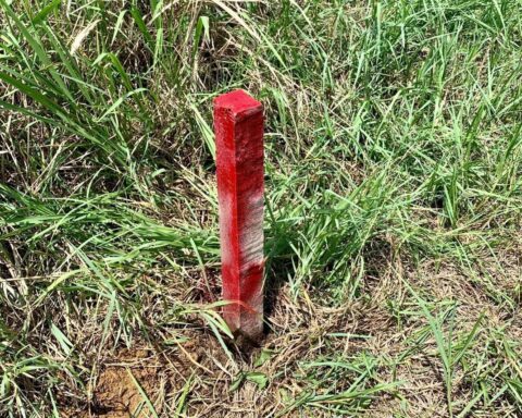 UBND xã, Chi nhánh Văn phòng đăng ký đất đai từ chối xác định mốc giới thửa đất – Bộ NN&MT trả lời người dân có thể khởi kiện