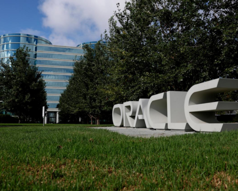 Công nghệ 1/4: Oracle cắt giảm nhân sự, Wi-fi Amazon thách thức Starlink