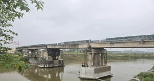 Một cây cầu nối tuyến huyết mạch ở Phú Thọ sửa chữa nhiều năm chưa xong